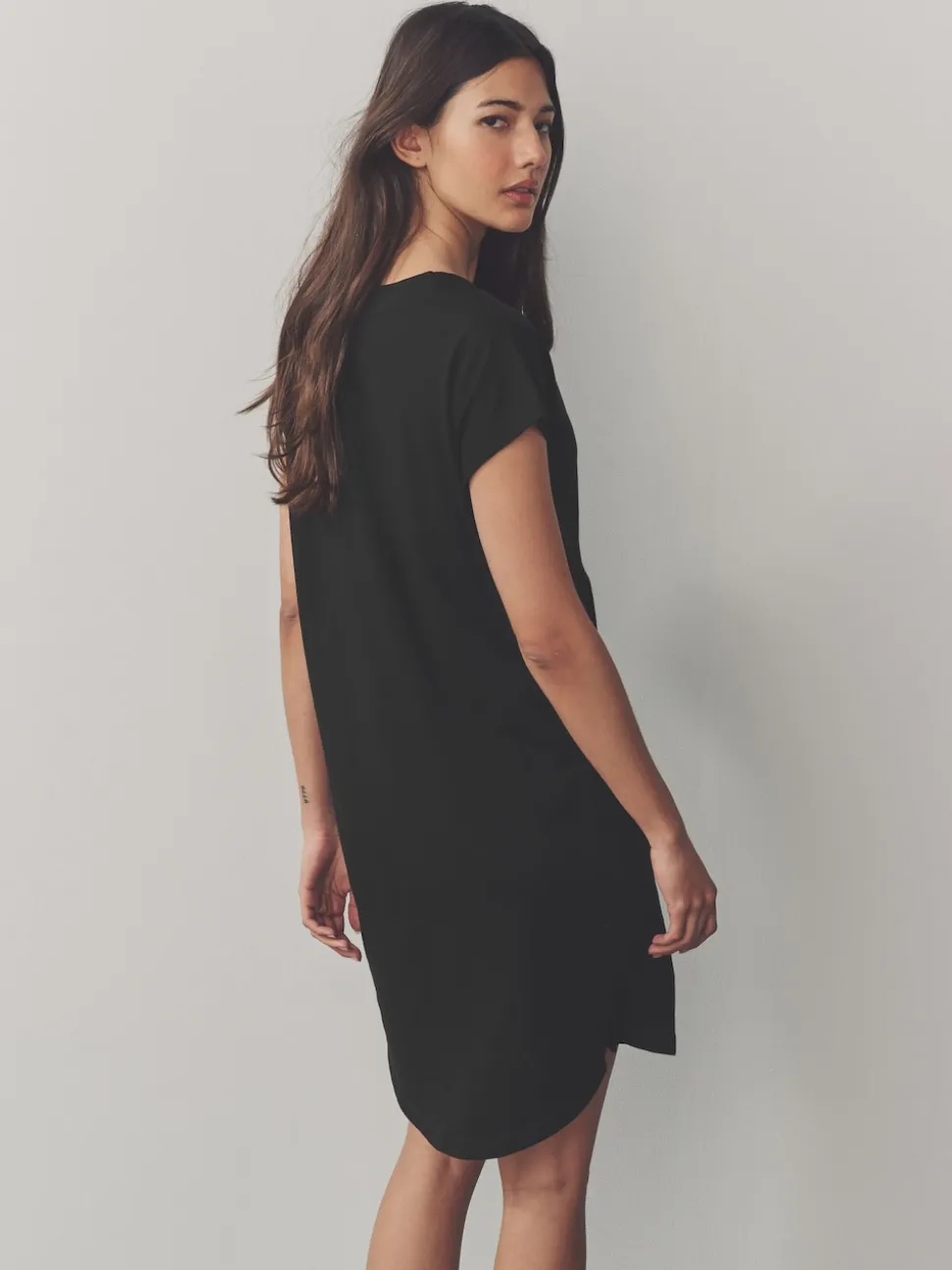 Zwart - 100% katoenen mini-jurk met V-hals en kapmouwtjes