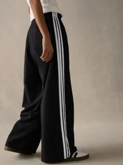 Zwart - adidas Essentials 3-Stripes Woven Wide Leg Trousers