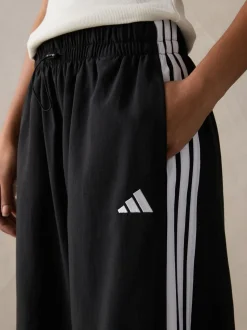 Zwart - adidas Essentials 3-Stripes Woven Wide Leg Trousers