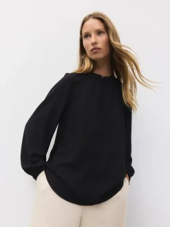 Zwart - Blouse met V-hals en lange mouwen