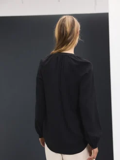 Zwart - Blouse met V-hals en lange mouwen