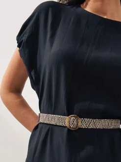 Zwart - Brede riem met raffia-effect en vierkante gesp