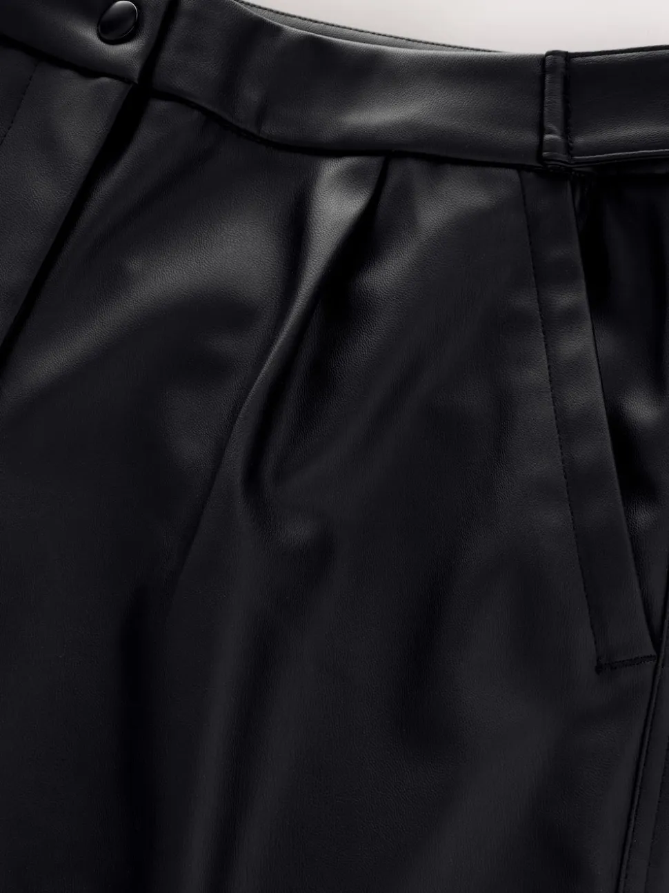 Zwart - Broek met benen van imitatieleer