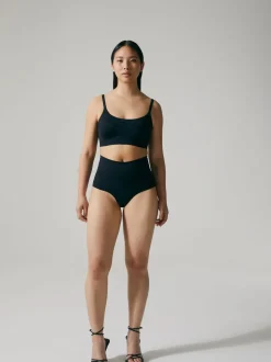 Zwart - Chantelle gladde comfortabele licht-vormgevende slip met hoge taille