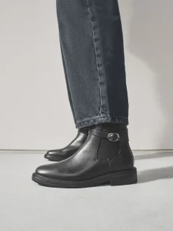 Zwart - Chelsea Boots met gesp