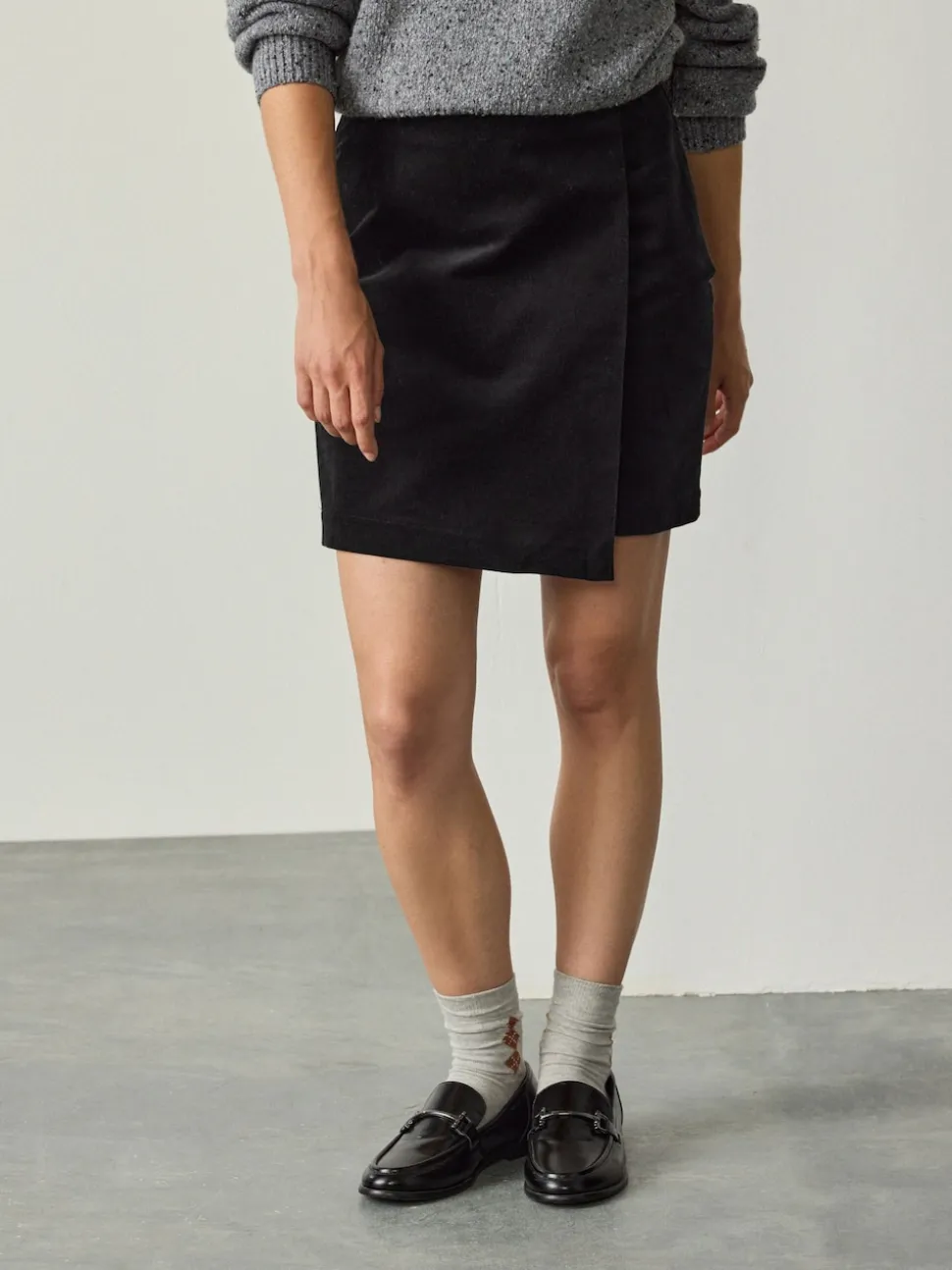 Zwart - Corduroy mini-wikkelrok