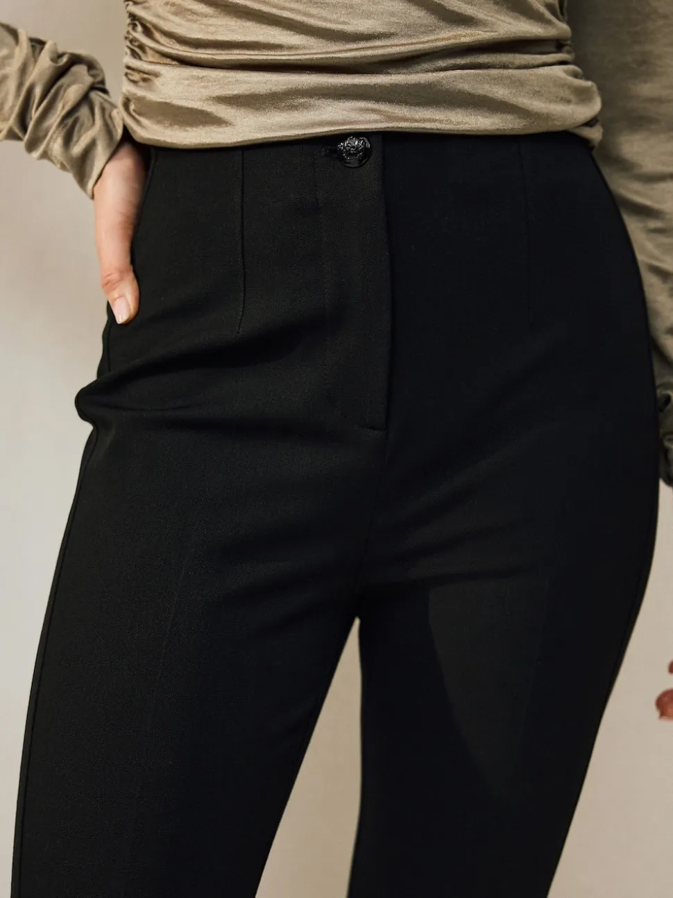 Zwart - Corrigerende broek met grote zakken
