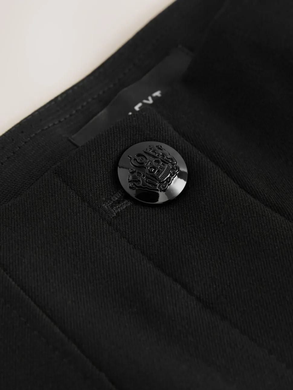 Zwart - Corrigerende broek met grote zakken