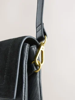 Zwart - Crossbodytas met imitatie krokodillenleer