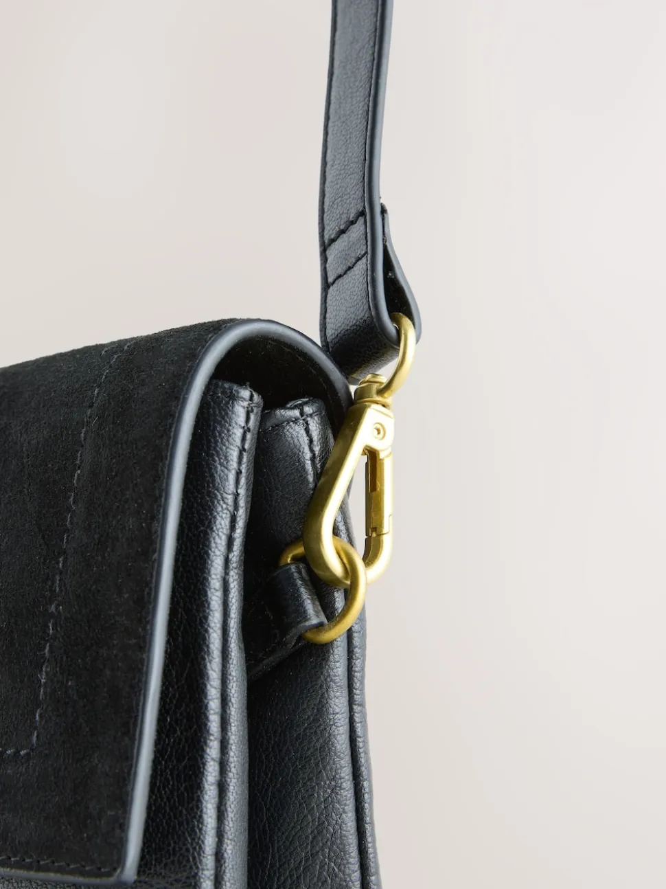 Zwart - Crossbodytas met imitatie krokodillenleer