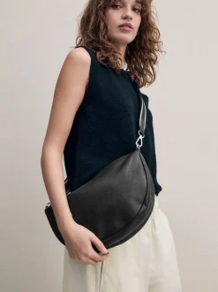 Zwart - Crossbodytas van leer met band