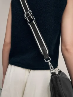 Zwart - Crossbodytas van leer met band