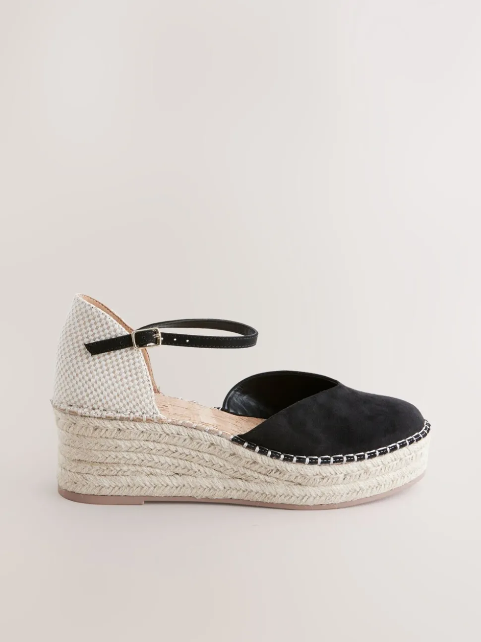 Zwart - Espadrilles met sleehak en plateauzool met gesloten neus