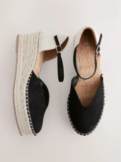 Zwart - Espadrilles met sleehak en plateauzool met gesloten neus