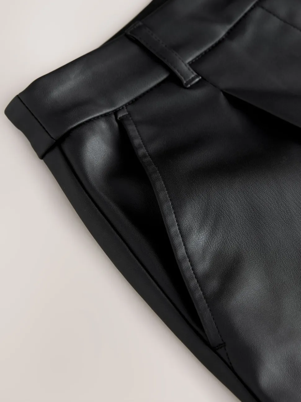 Zwart - Faux Leather Jort Trousers