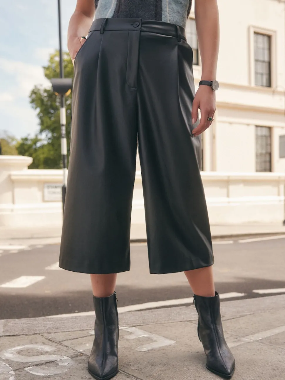 Zwart - Faux Leather Jort Trousers
