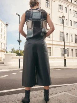 Zwart - Faux Leather Jort Trousers