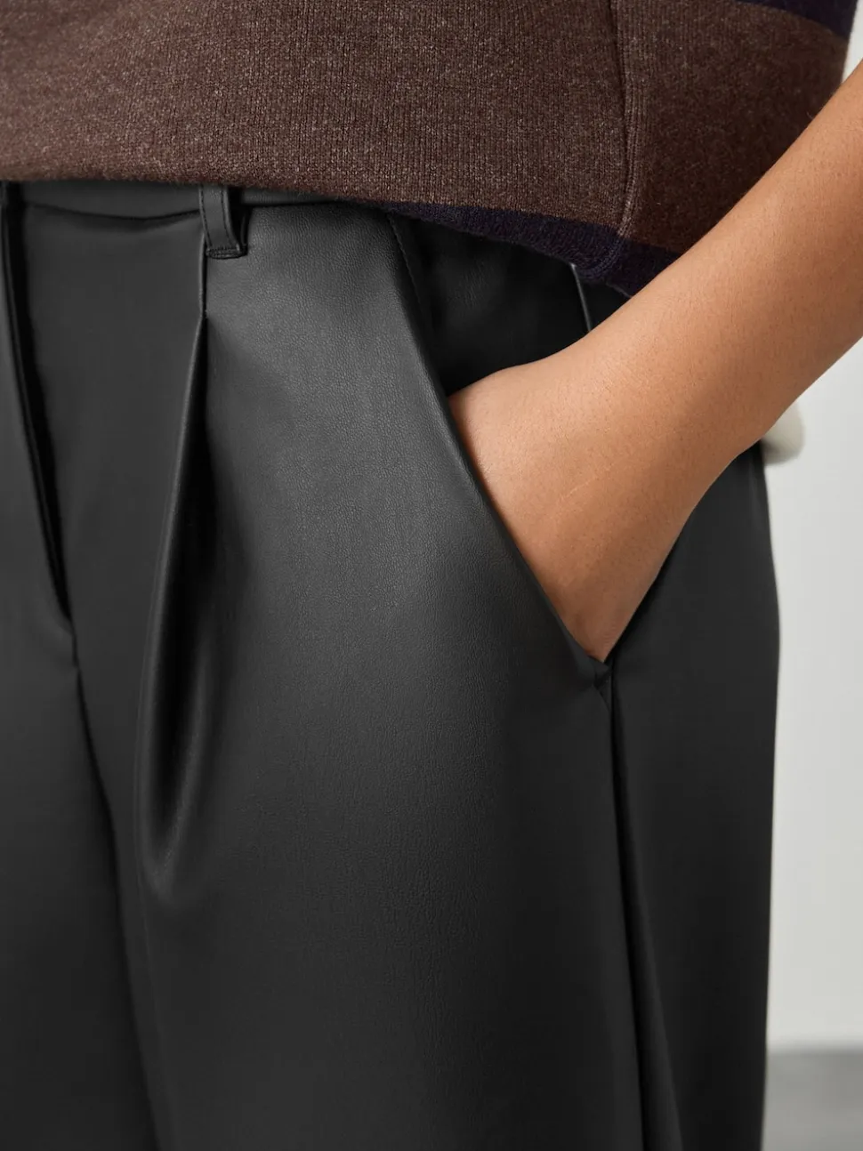 Zwart - Faux Leather Jort Trousers