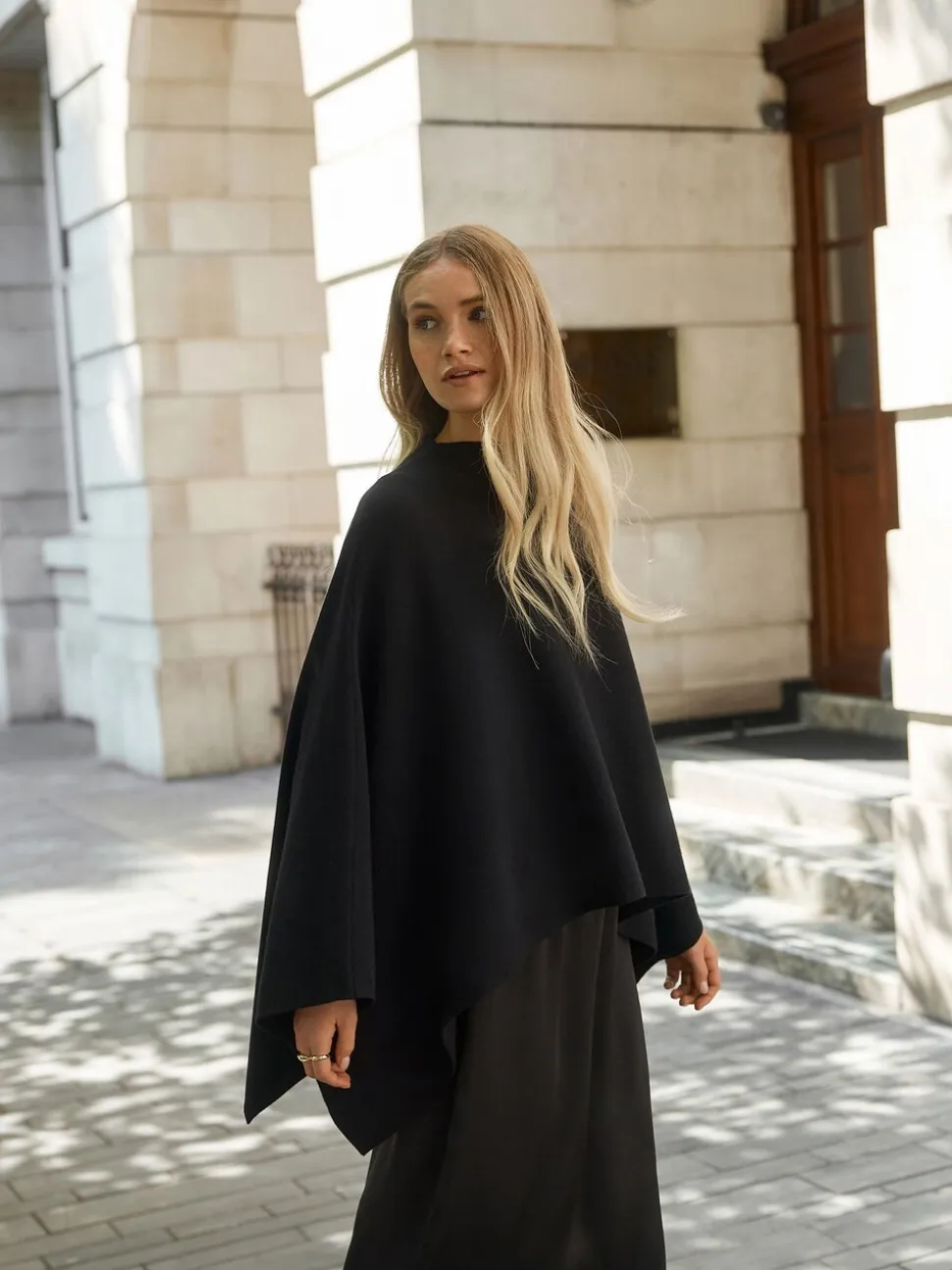 Zwart - Fine Knit Cape Poncho
