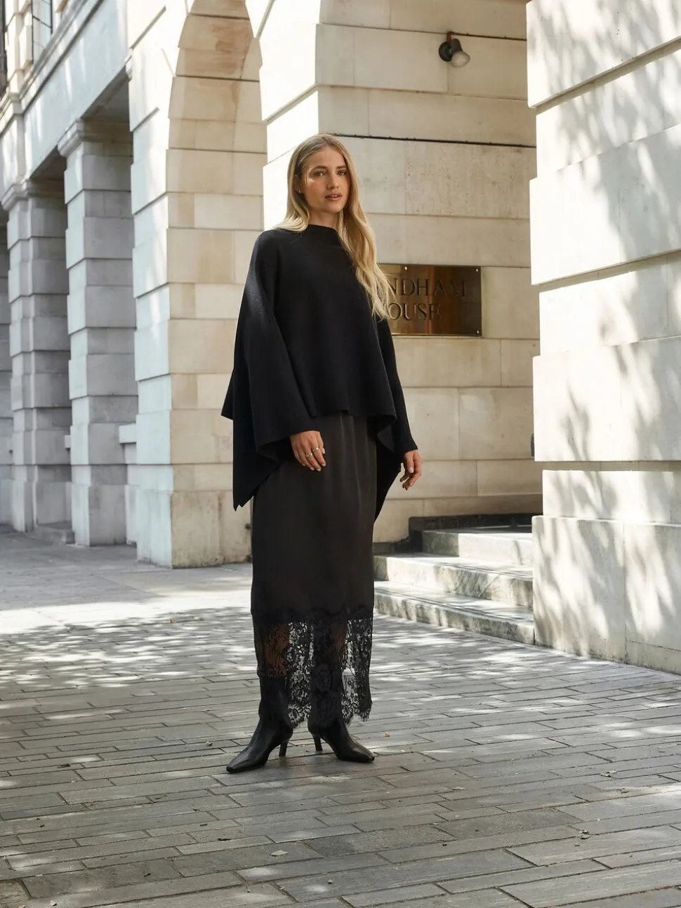 Zwart - Fine Knit Cape Poncho