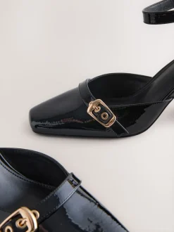 Zwart - Forever Comfort® Buckle Closed Toe Block Heels