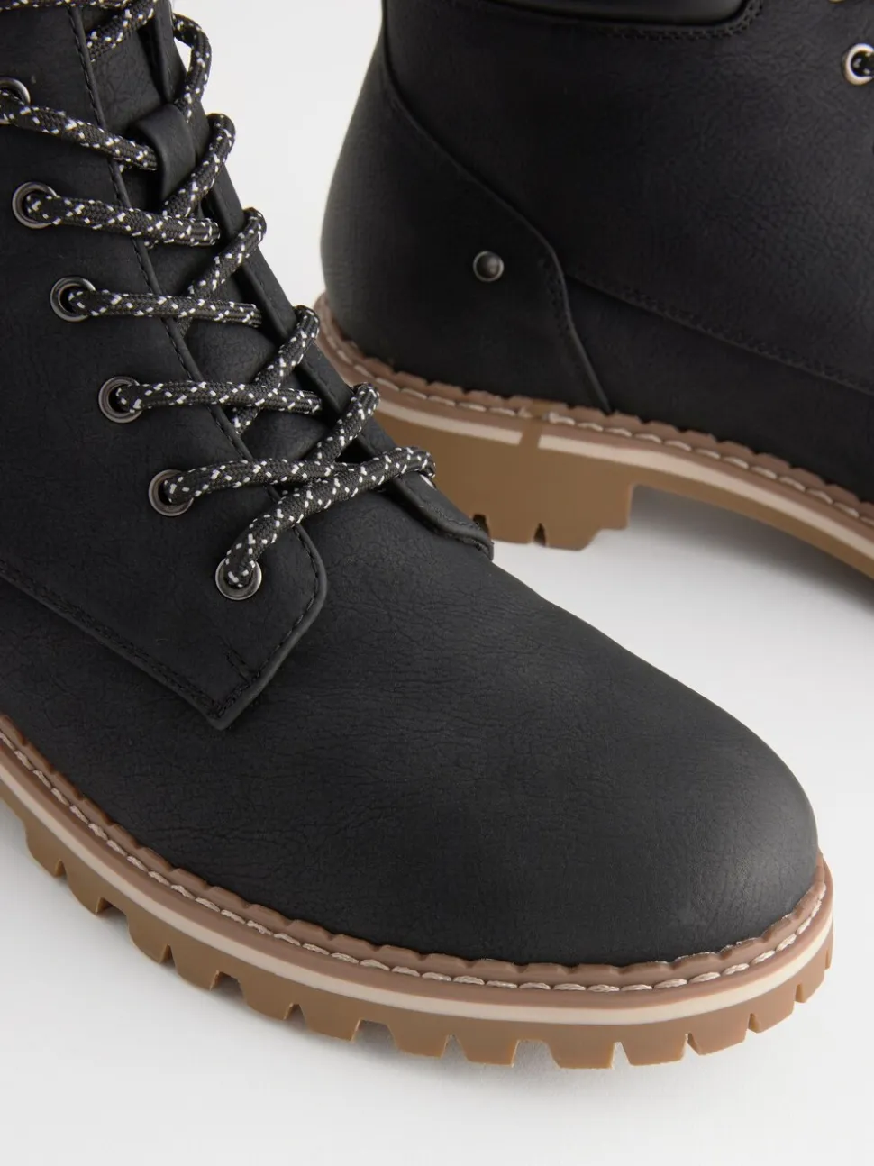 Zwart - Forever Comfort® casual enkellaarsjes met veters