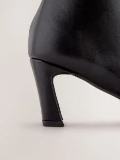 Zwart - Forever Comfort® enkellaarsjes met hak en spitse neus