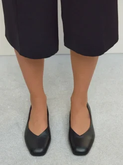 Zwart - Forever Comfort® Leather Square Toe Ballerina Flats