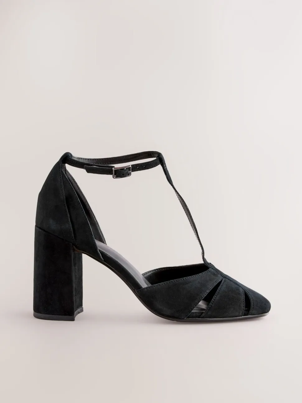 Zwart - Forever Comfort® Leather T-Bar Cutout Closed Toe Block Heels