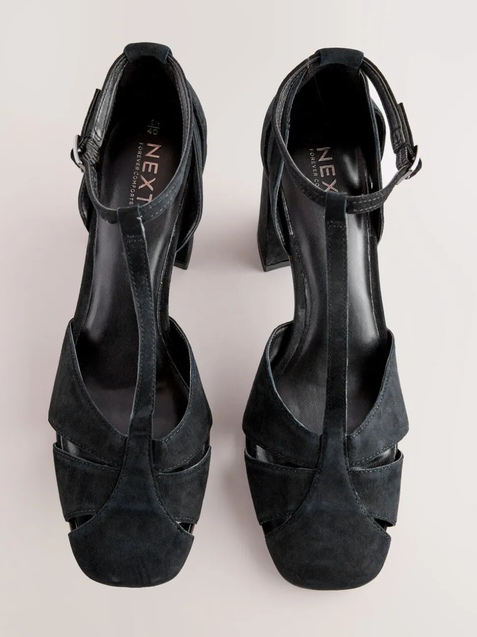 Zwart - Forever Comfort® Leather T-Bar Cutout Closed Toe Block Heels