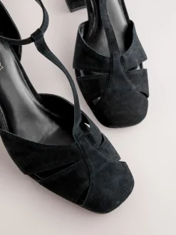 Zwart - Forever Comfort® Leather T-Bar Cutout Closed Toe Block Heels