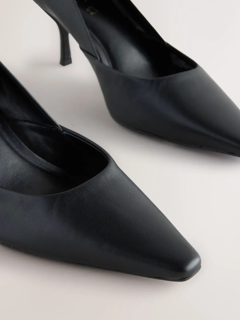 Zwart - Forever Comfort® leren pumps met puntneus en hak