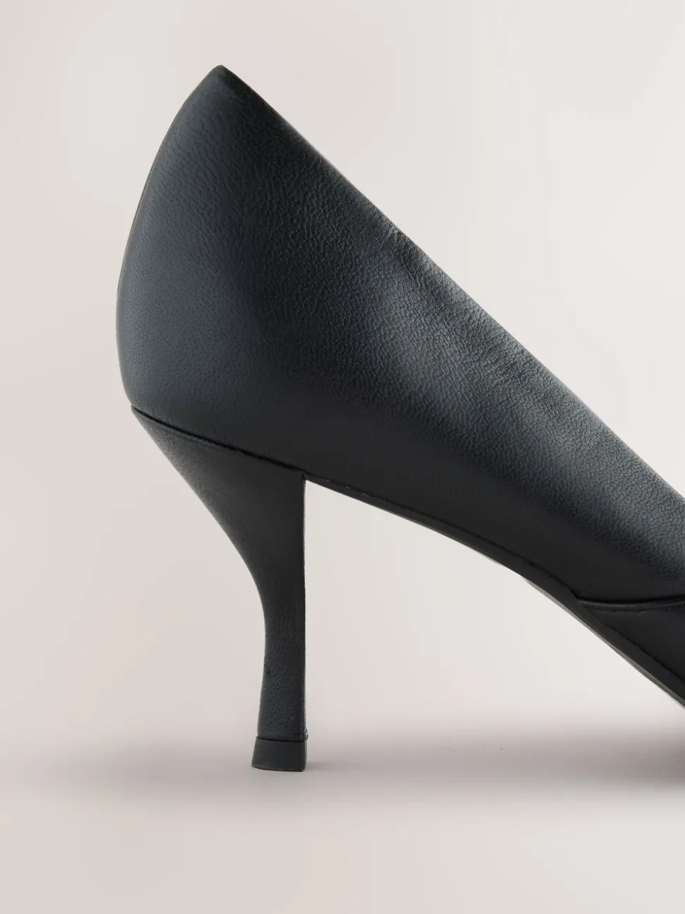 Zwart - Forever Comfort® leren pumps met puntneus en hak