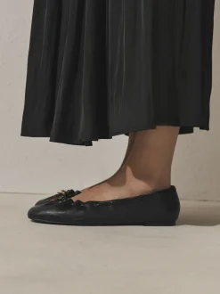 Zwart - Forever Comfort® Leather Ruched Charm Ballet Flats
