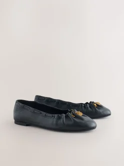 Zwart - Forever Comfort® Leather Ruched Charm Ballet Flats