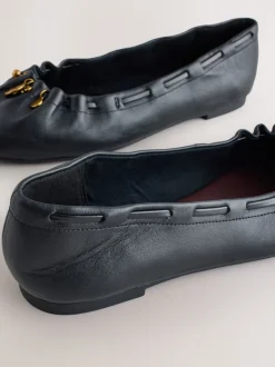 Zwart - Forever Comfort® Leather Ruched Charm Ballet Flats