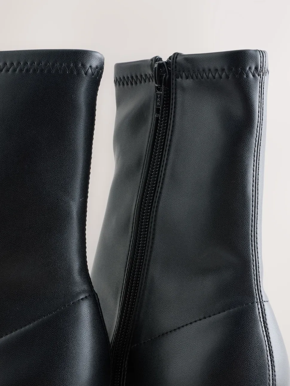 Zwart - Forever Comfort® Pointed Toe Sock Boots