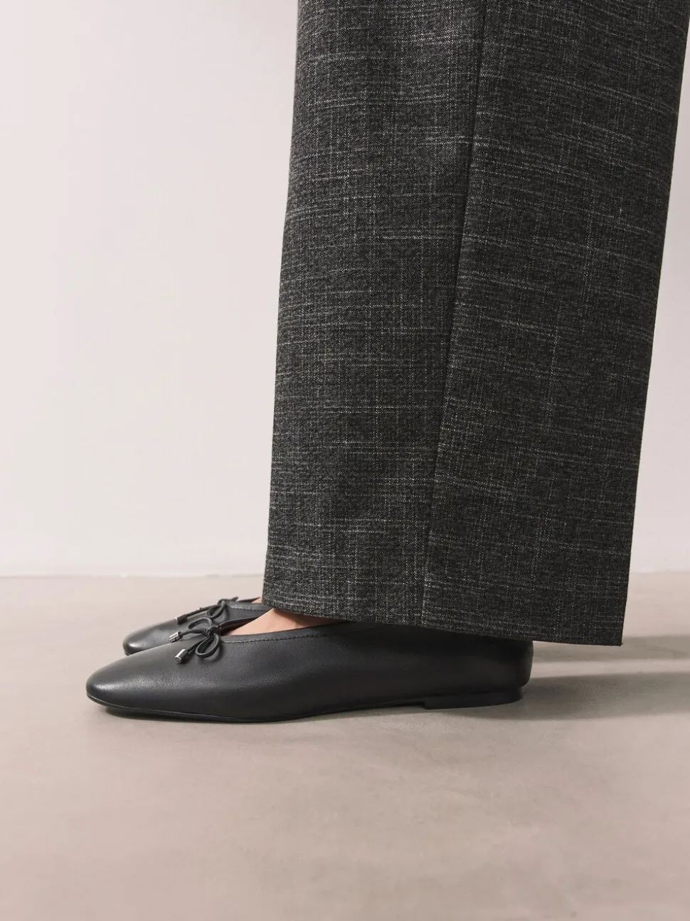 Zwart - Forever Comfort® Suede High Cut Ballet Flats