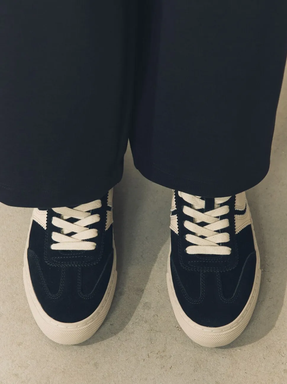 Zwart - Forever Comfort® Suede Side Stripe Skater Lace Up Trainers
