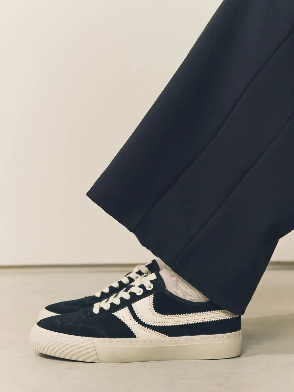 Zwart - Forever Comfort® Suede Side Stripe Skater Lace Up Trainers