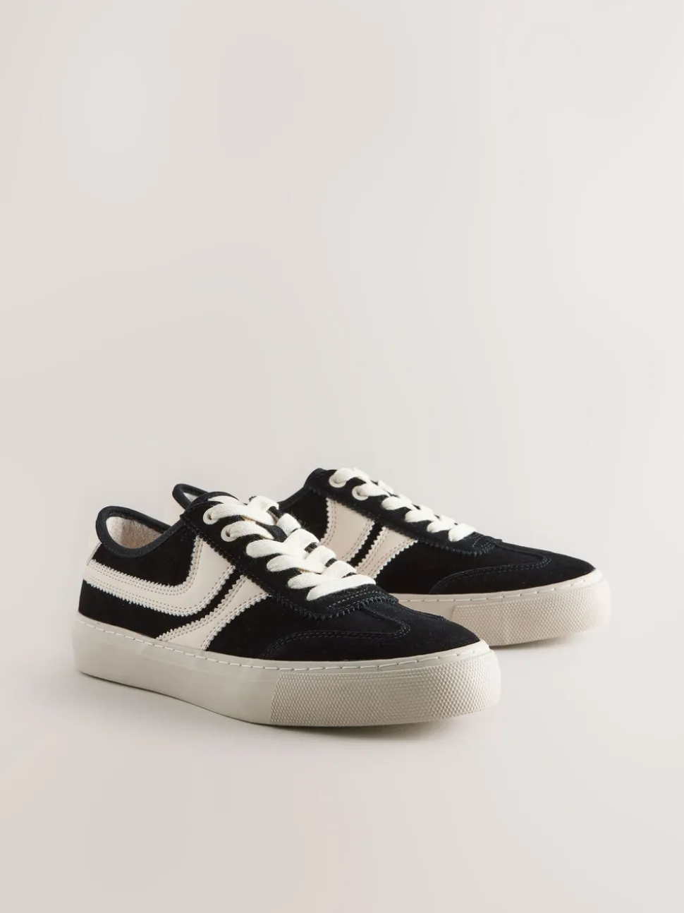 Zwart - Forever Comfort® Suede Side Stripe Skater Lace Up Trainers