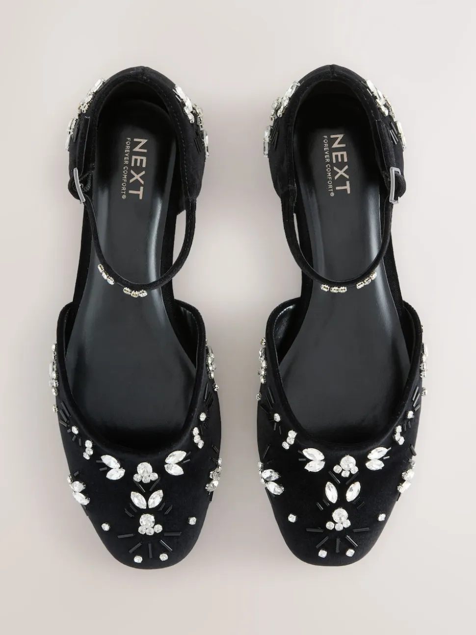 Zwart - Forever Comfort® Velvet Embellished Two Part Closed Toe Shoes
