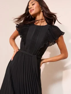 Zwart - Friends Like These Chiffon Pleated Lace Insert Midi Dress