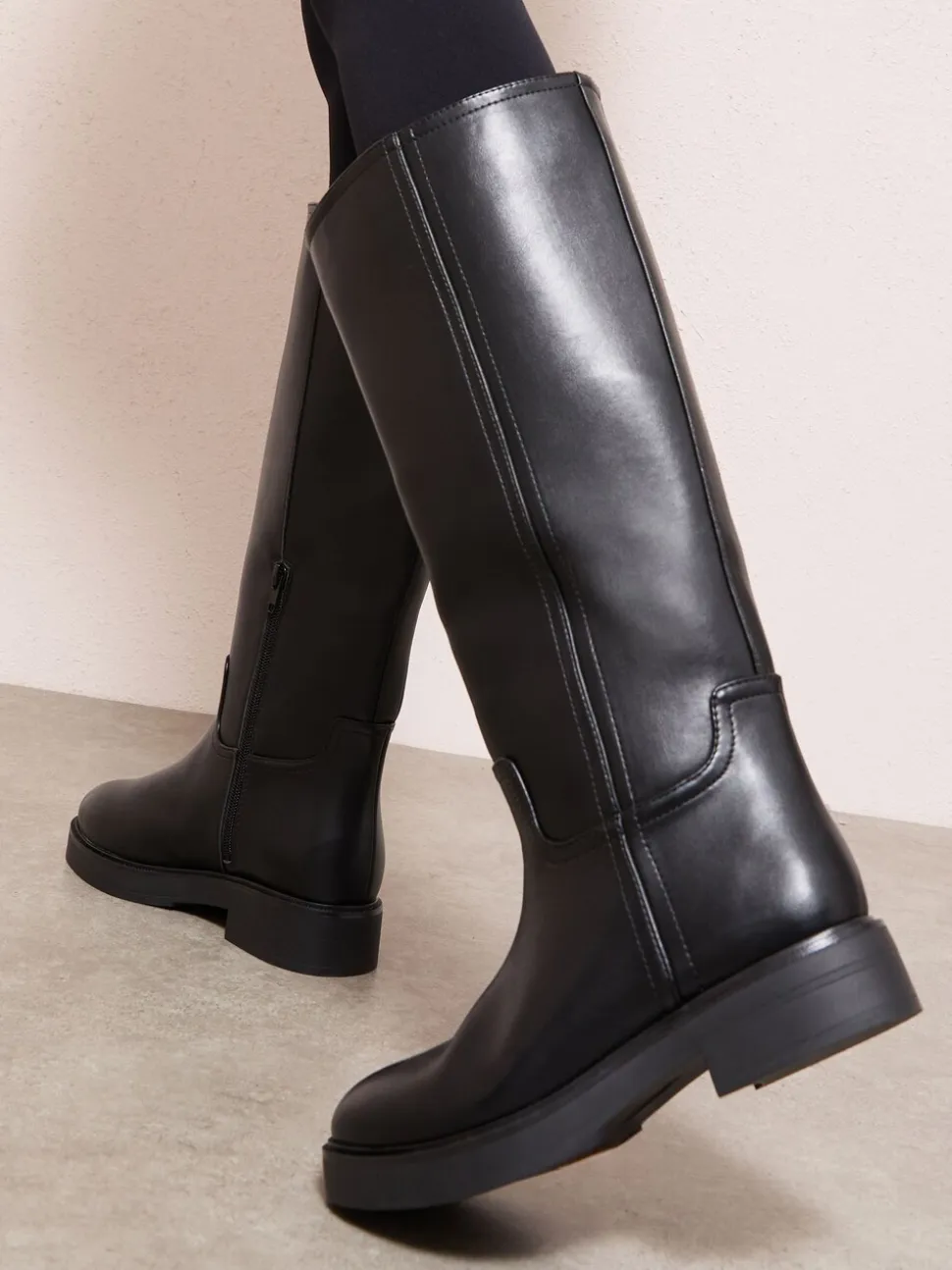 Zwart - Friends Like These Faux Leather Casual Flat Pull On Knee High Long Riding Boots