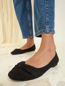 Zwart - Friends Like These Ballerina's met gedraaide details en ronde neus
