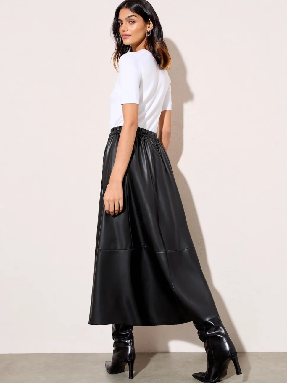 Zwart - Friends Like These Faux Leather Midi Skirt
