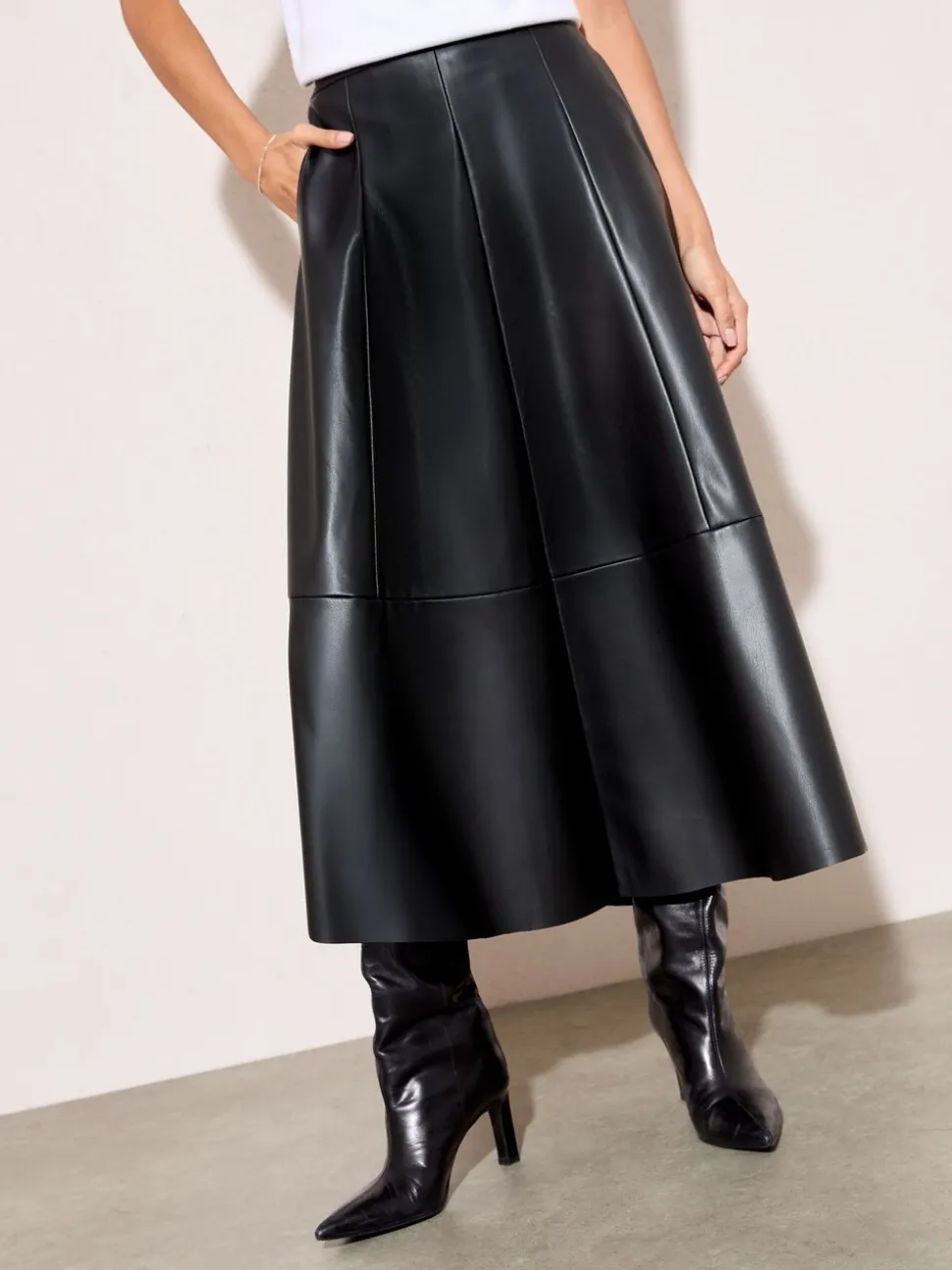 Zwart - Friends Like These Faux Leather Midi Skirt