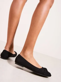 Zwart - Friends Like These Ballerina's met gedraaide details en ronde neus