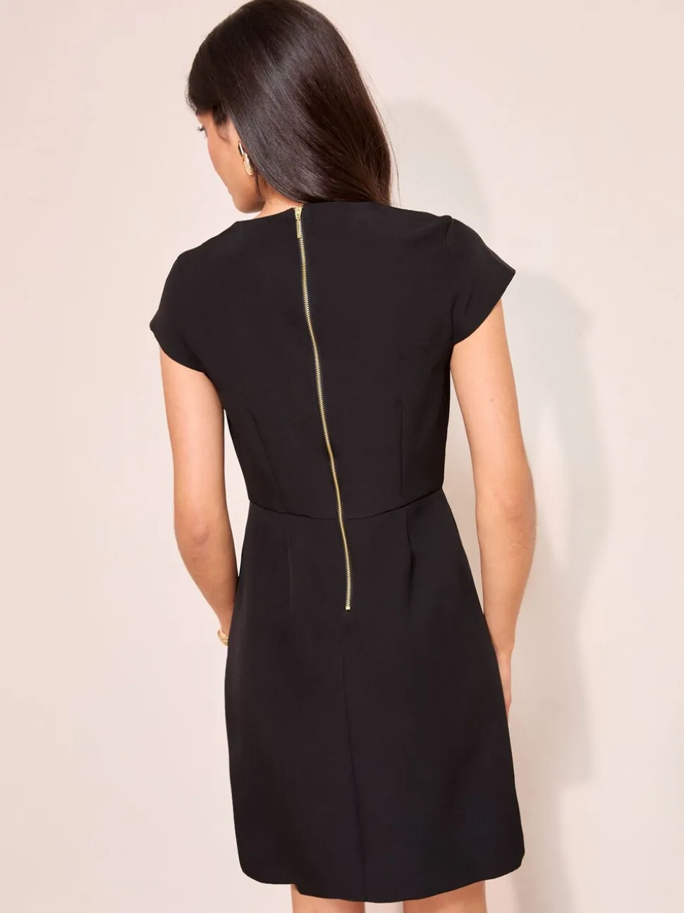 Zwart - Friends Like These Lantern Mini Dress