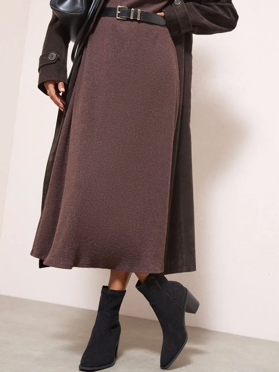 Zwart - Friends Like These Faux Suede Mid Heel Western Style Smart Sock Ankle Boots